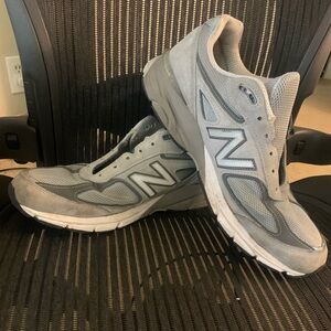 New Balance 990v4